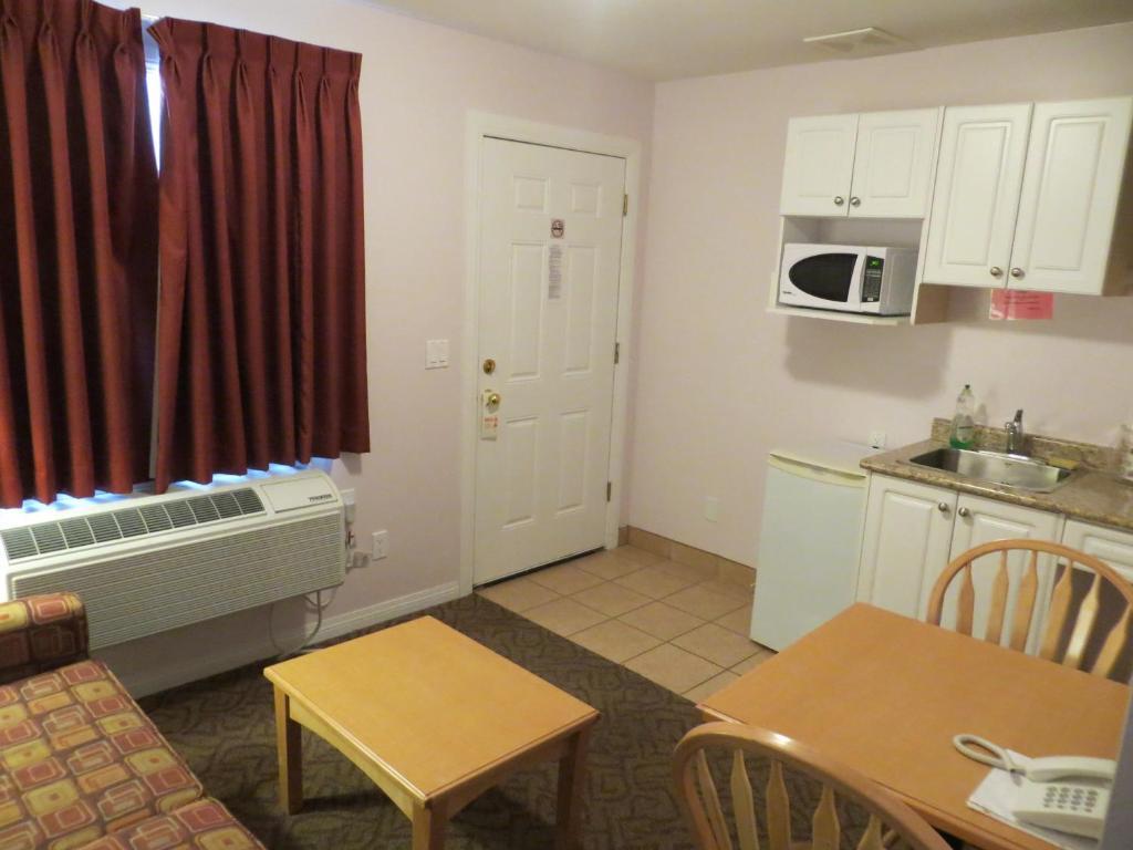Cactus Tree Motel Oliver