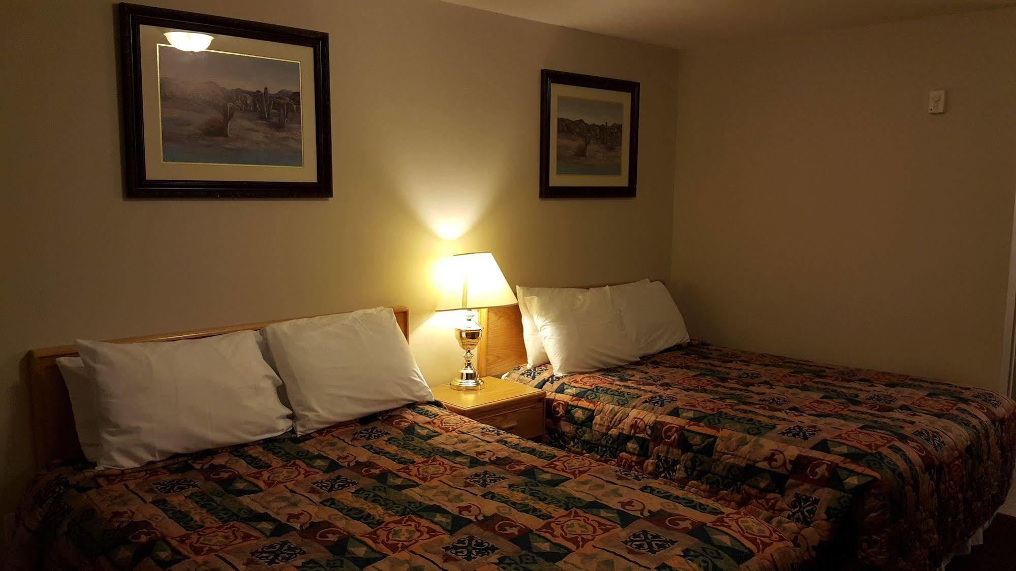 Motel Cactus Tree 2*